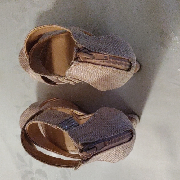 BCBG extra high wedge heels. - Picture 4 of 4